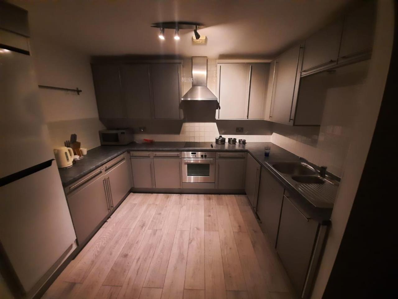 Room In Cardiff City Center - Swiftstay 외부 사진